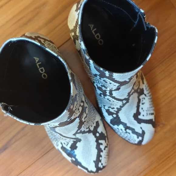 Aldo Booties with Snake Pattern 7.5 - Picture 2 of 6